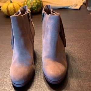 Vince Camuto tan suede ankle boots with fringe, size women’s 9.